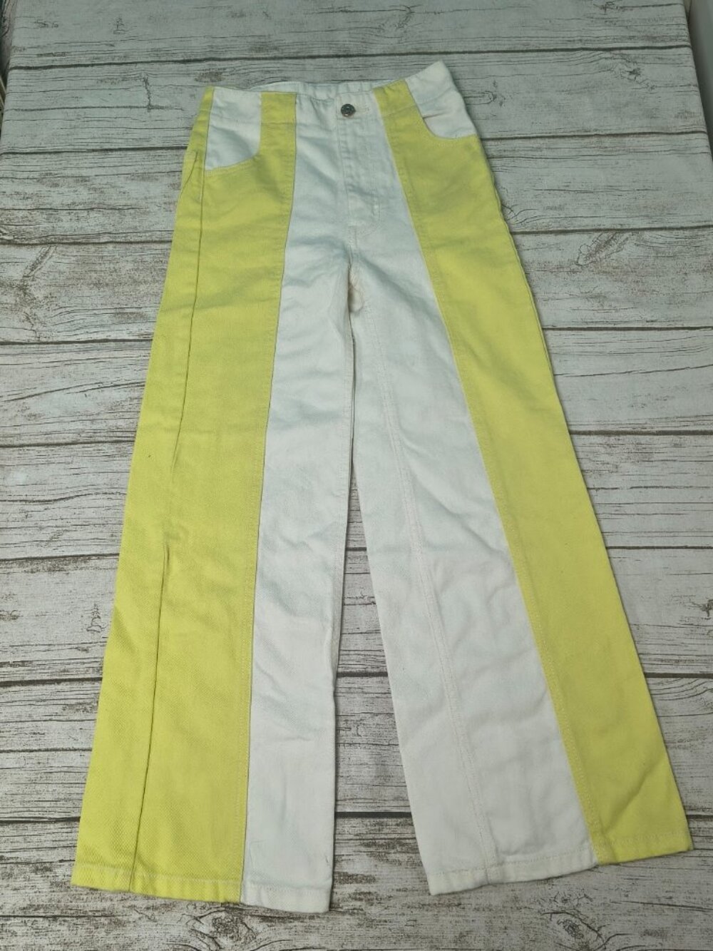 Urban Outfitters BDG High Waisted And Wide Leg Jeans White / Yellow Size 24